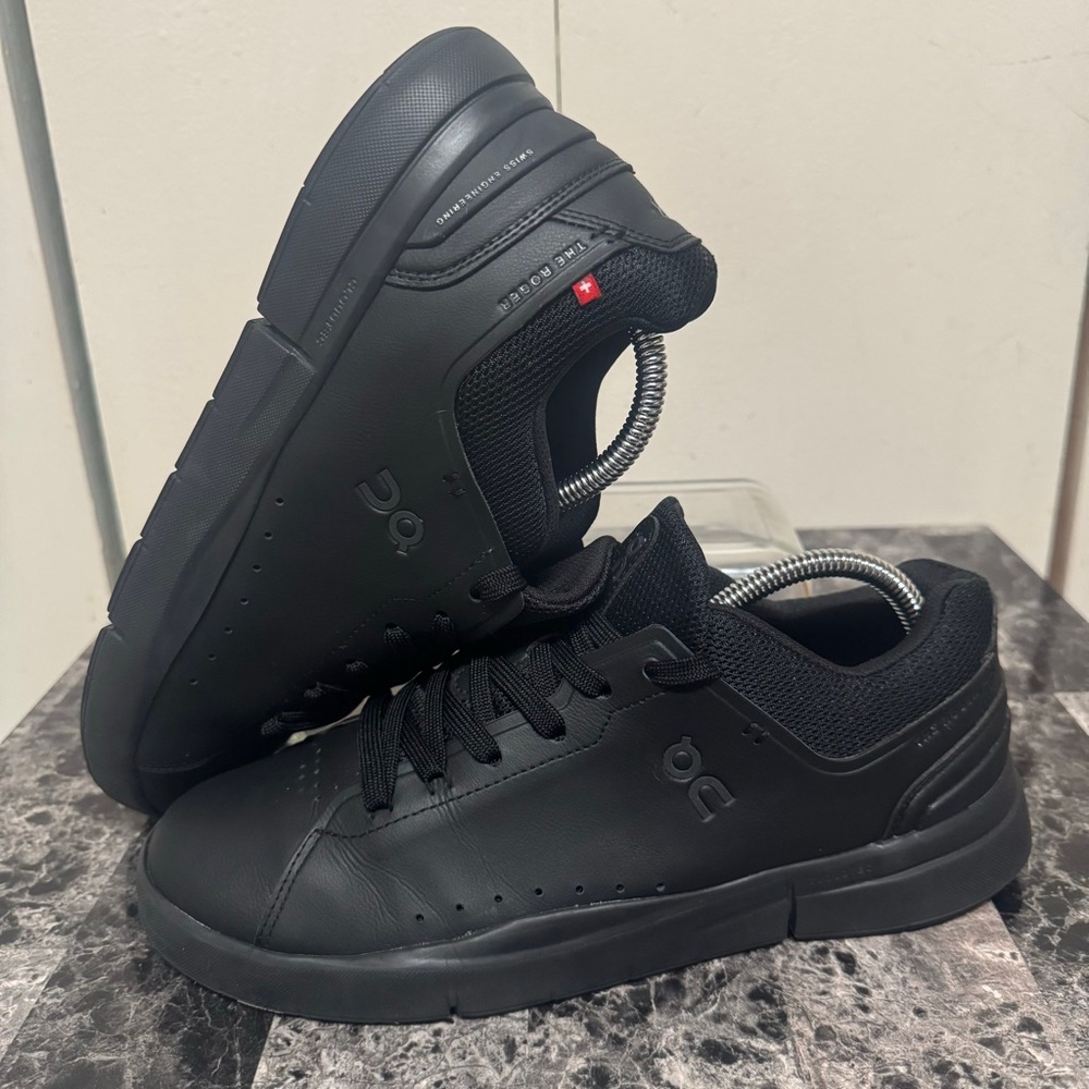 ON The Roger Advantage Mens Size  9 Shoes All Black Casual Tennis Sneakers EUC - Picture 4 of 14